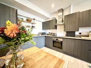 Kitchen Dining- click for photo gallery